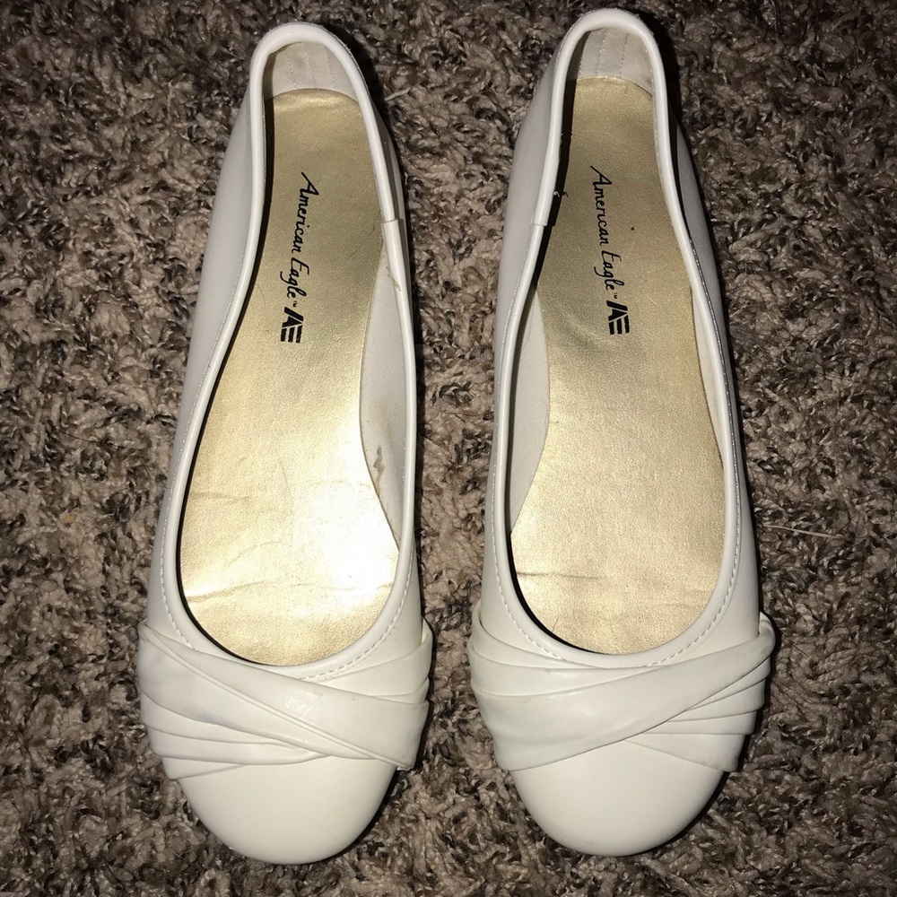 White American Eagle Flats
